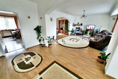 Casa 6 camere, 295 mp.utili, 1.000 mp teren, cartier Unirii - 2