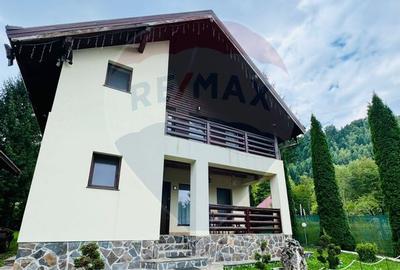 Casă / Vilă cu 4 camere de vânzare - 1