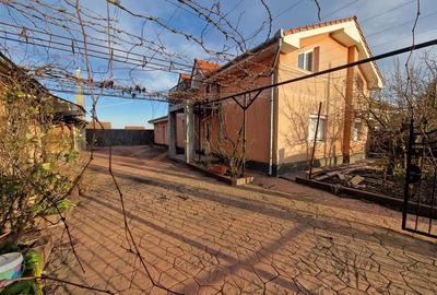 Casă individuală cu 7 camere în Borș