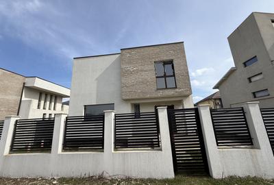 Casă cu 5 camere în Berceni