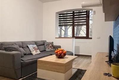 Apartament cu 3 camere semidecomandat în Tomis Nord