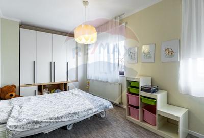 Casă spațioasă 350 mp utili, Teren 650 mp, Garaj subteran, Tractorul - 25