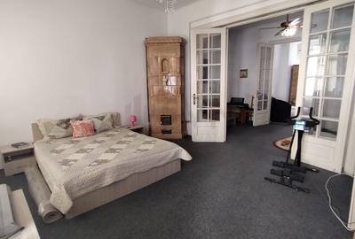 Apartament cu 4 camere decomandat, mobilat în P-ța Universității