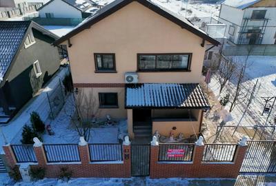 Casă individuală cu 5 camere în Vidra