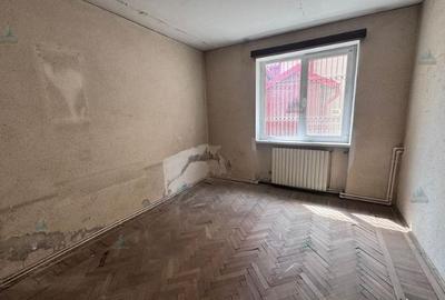 Apartament 3 camere de vânzare – zona centrală/parter - 2