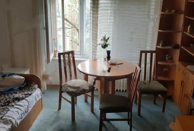 Panduri metrou ACADEMIA MILITARA 13 Septembrie,Decomandat,etajul 5/9, Bloc 1992 - 1