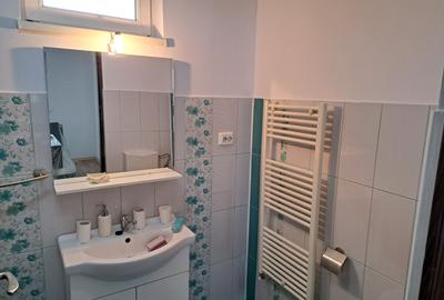 Inchiriez apartament 2 camere, la casa, Central, TG. Mures - 1
