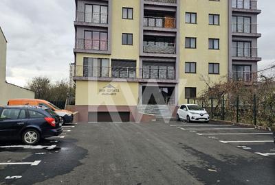 Închiriere apartament 4 camere, acces la parcare cu barieră, strada De Mijloc - 18