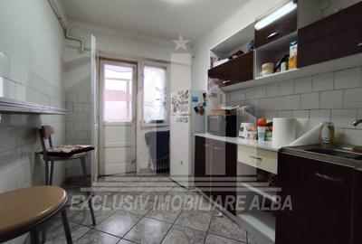 Apartament cu 4 camere decomandat, mobilat în Cetate