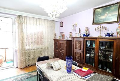 Apartament 4 camere, cu boxa, Bd.Traian, zona BCR - 10