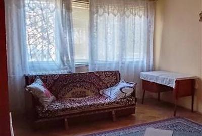 Apartament cu 3 camere semidecomandat, mobilat în Nord