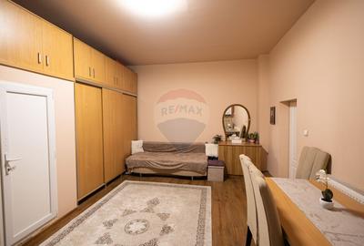 Apartament cu 2 camere nedecomandat, mobilat în Lipoveni