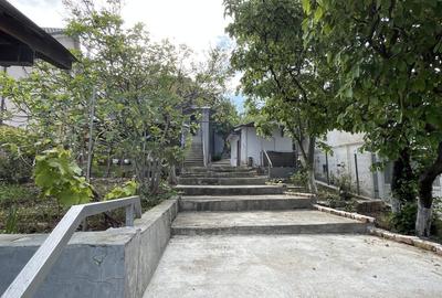 Casă individuală cu 5 camere în Central