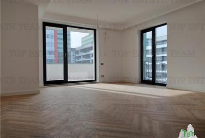 Apartament cu 4 camere decomandat în Pipera
