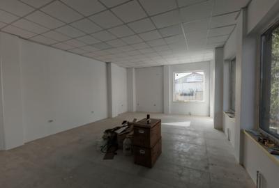 De închiriat – spațiu comercial, Str. Crinului - 8