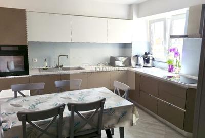 Apartament cu 3 camere decomandat, mobilat în Mărăști