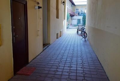 Cladire mixta cu spatii la parter si numeroase incaperi -central - 3