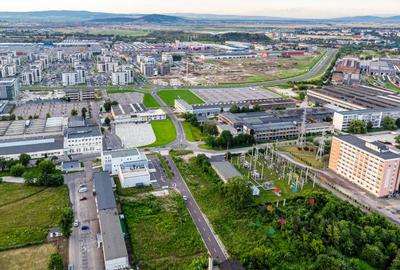 Teren Construcții intravilan de 3699 mp, în Tractorul