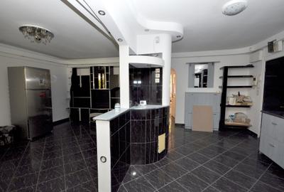 Apartament cu 3 camere decomandat în Drumul Taberei