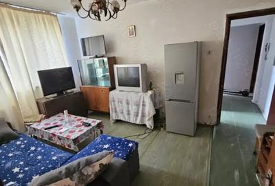 Apartament cu 3 camere semidecomandat în Apusului