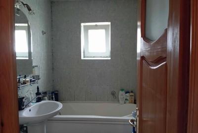 Apartament cu 3 camere decomandat în Canta