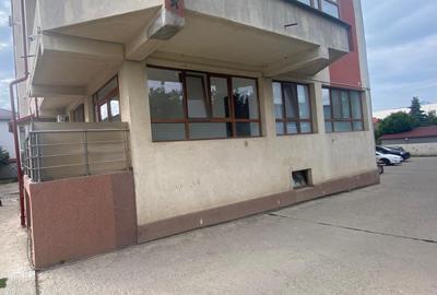 Apartament spatios, parter inalt, bloc nou, loc parcare, comision 0 - 16