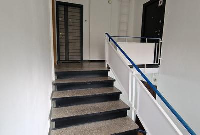 De vânzare: apartament 3 camere -  si garaj Drumul. Taberei - metrou - 7