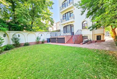 Casă cu 9 camere în Capitale