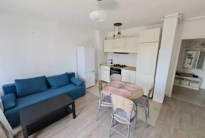 Garsonieră decomandată în Tractorul