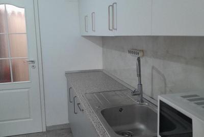 Vatra Luminoasa-Maior Coravu,ap.2 camere, decomandat, parter/ P+4,bloc 1983 - 1