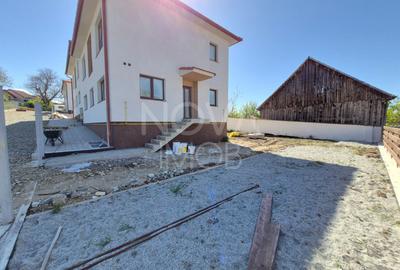 Casa tip duplex, la alb - Sura Mica - COMISION 0 - 2