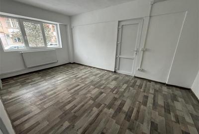 Adjud - spatiu comercial renovat complet - 4