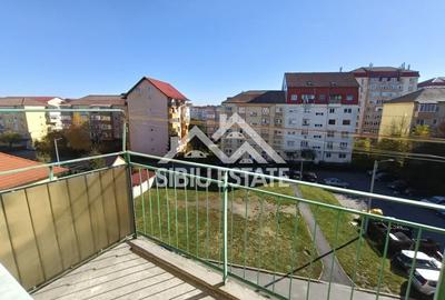 Apartament de vanzare cu 3 camere, decomandat -55 mp. balcon, pivnita - 9