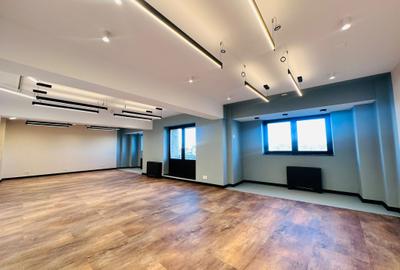 Birou, 160 mp în P-ța Victoriei