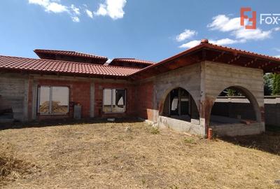 Casă individuală cu 5 camere în Săcălaz