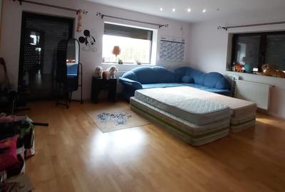 Casă individuală cu 7 camere în Central