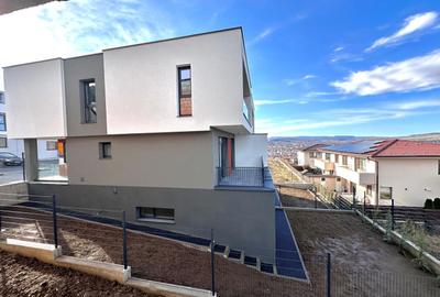 Casa tip duplex dispusa pe 3 niveluri, situata in Floresti- zona Vivo - 11
