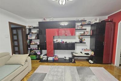 Apartament cu 3 camere semidecomandat, mobilat în Gheorghe Lazăr