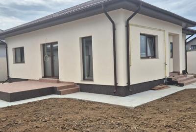 Proprietar vand case individuale cu toate utilitatile in zona Domnesti - 3