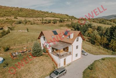 DE VÂNZARE CASĂ FAMILIALĂ, SOVATA - 3