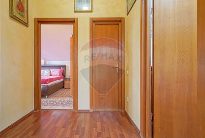 Casă / Vilă cu 4 camere de vânzare în zona Tractorul - 14