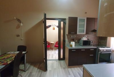 Vand apartament la casa ultracentral 3 camere etaj 1 - 10