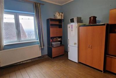 Resita Casa la Pret de Apartament,Parter, Etj 1 si Pod, Zona Muncitoresc - 9