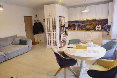 Apartament cu 3 camere semidecomandat, mobilat în Zorilor