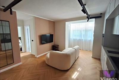 Apartament cu 3 camere semidecomandat, mobilat în Hipodrom 2