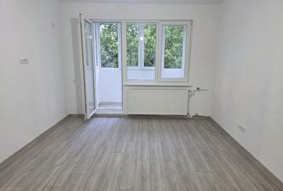 Garsonieră decomandată în Titan