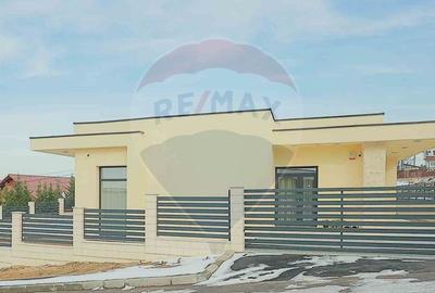 Casă cu 4 camere în Nord-Est