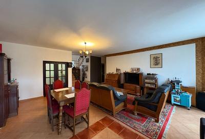 Casă individuală cu 5 camere în Central