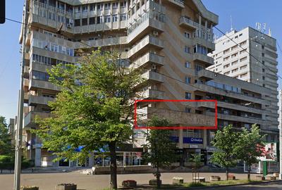 Proprietar, 3 camere, Centrul Civic, Bloc Moldova 1, etaj 1. - 1