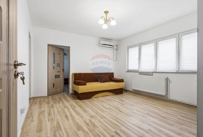 Apartament cu 3 camere de vanzare in zona Palat - 1